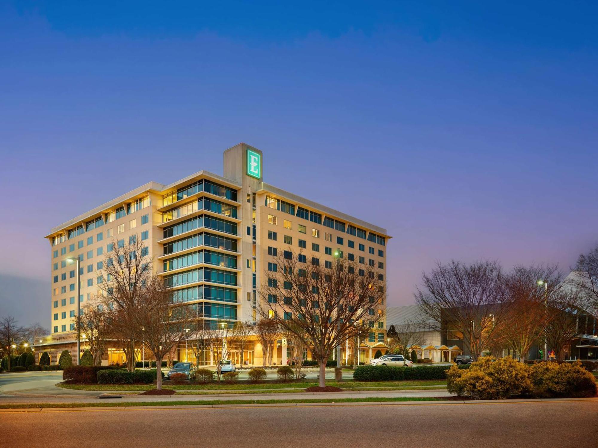 Embassy Suites By Hilton Hampton Convention Center Exterior photo